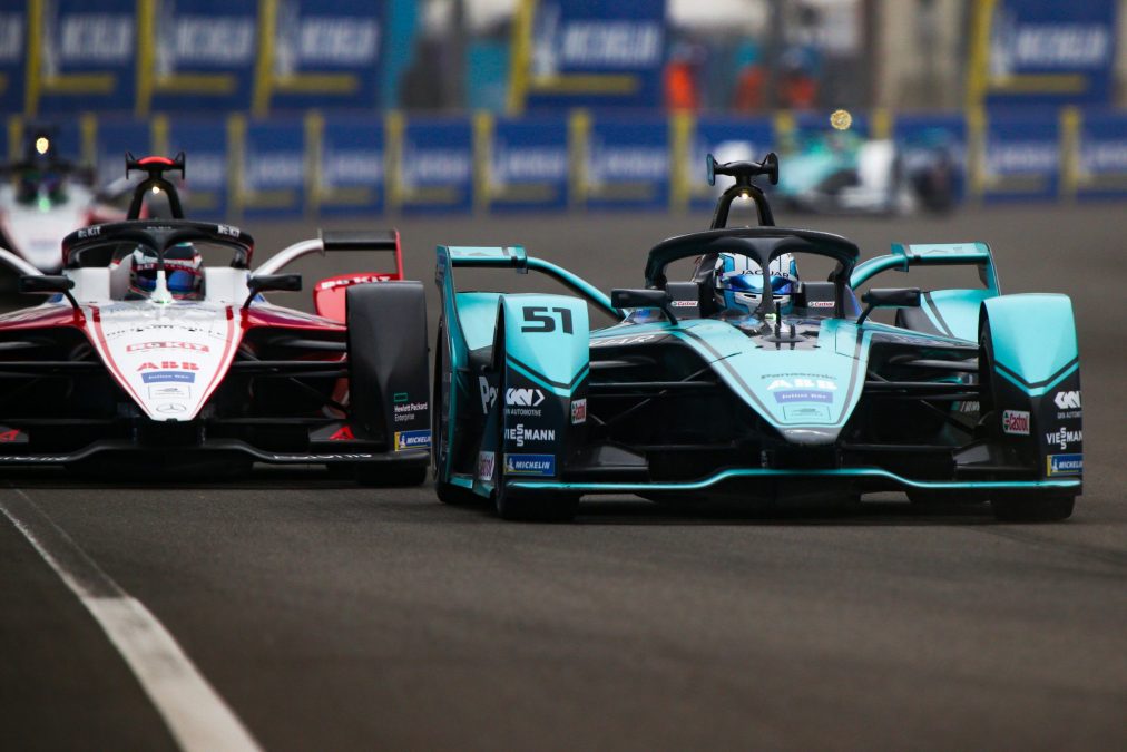 Twee Formule E-bolides